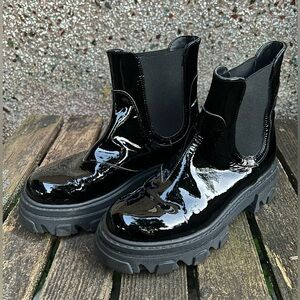 B2 black patent lug-sole Chelsea boots, EUC, sz 36, made in Italy